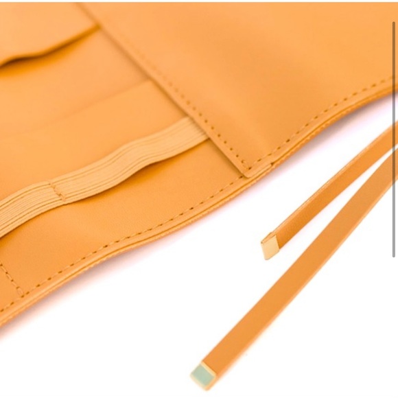 Glass Ladder and Co Tech Organizer Roll - Picture 4 of 7